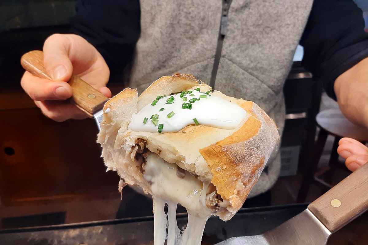 Dresdner Handbrot - Bild 4 - Servieren und tropfender Käse